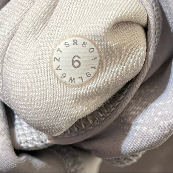 Lululemon crop size 6, camo gray and white - Picture 6 of 10